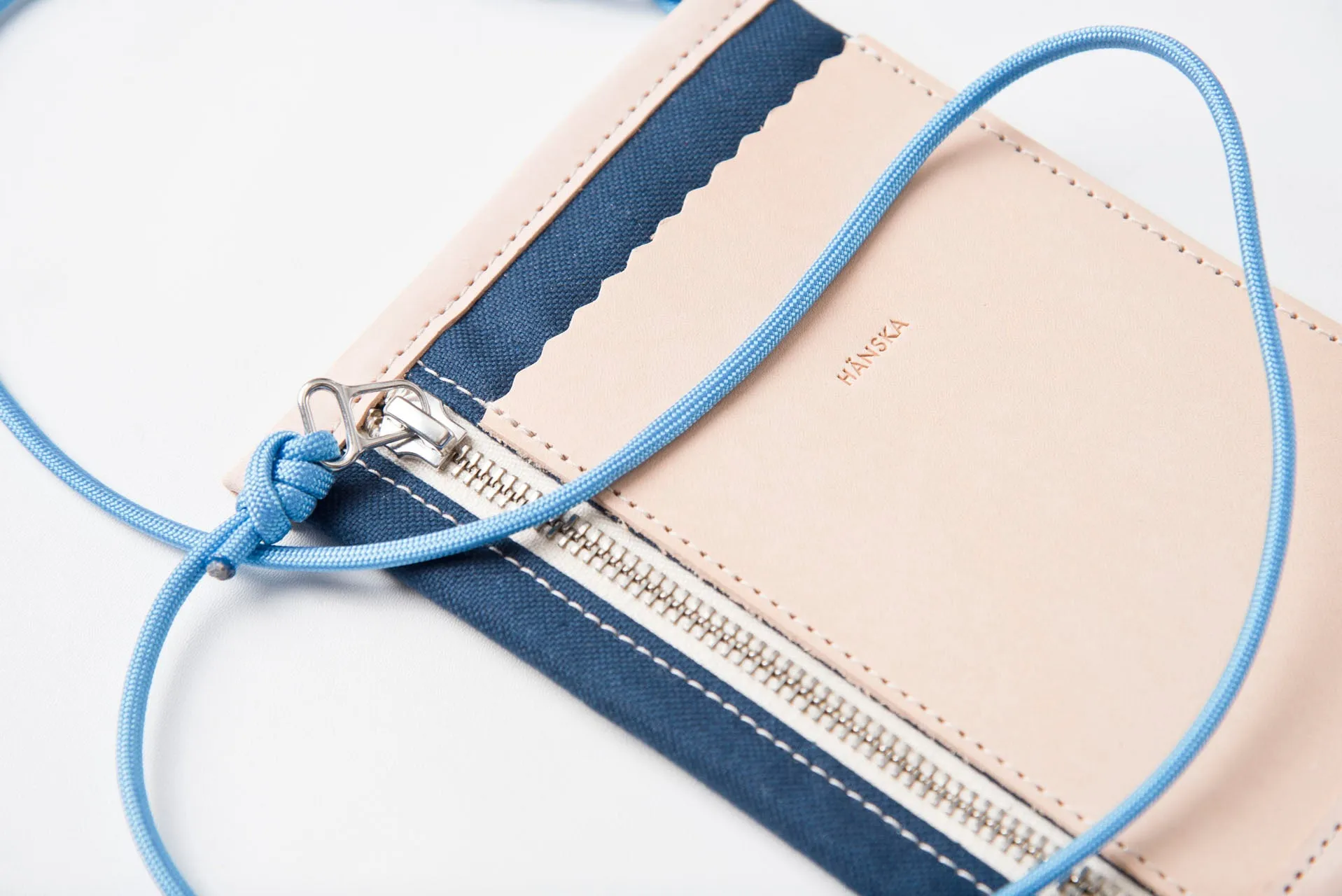 CHEST POUCH- linen/ prussian