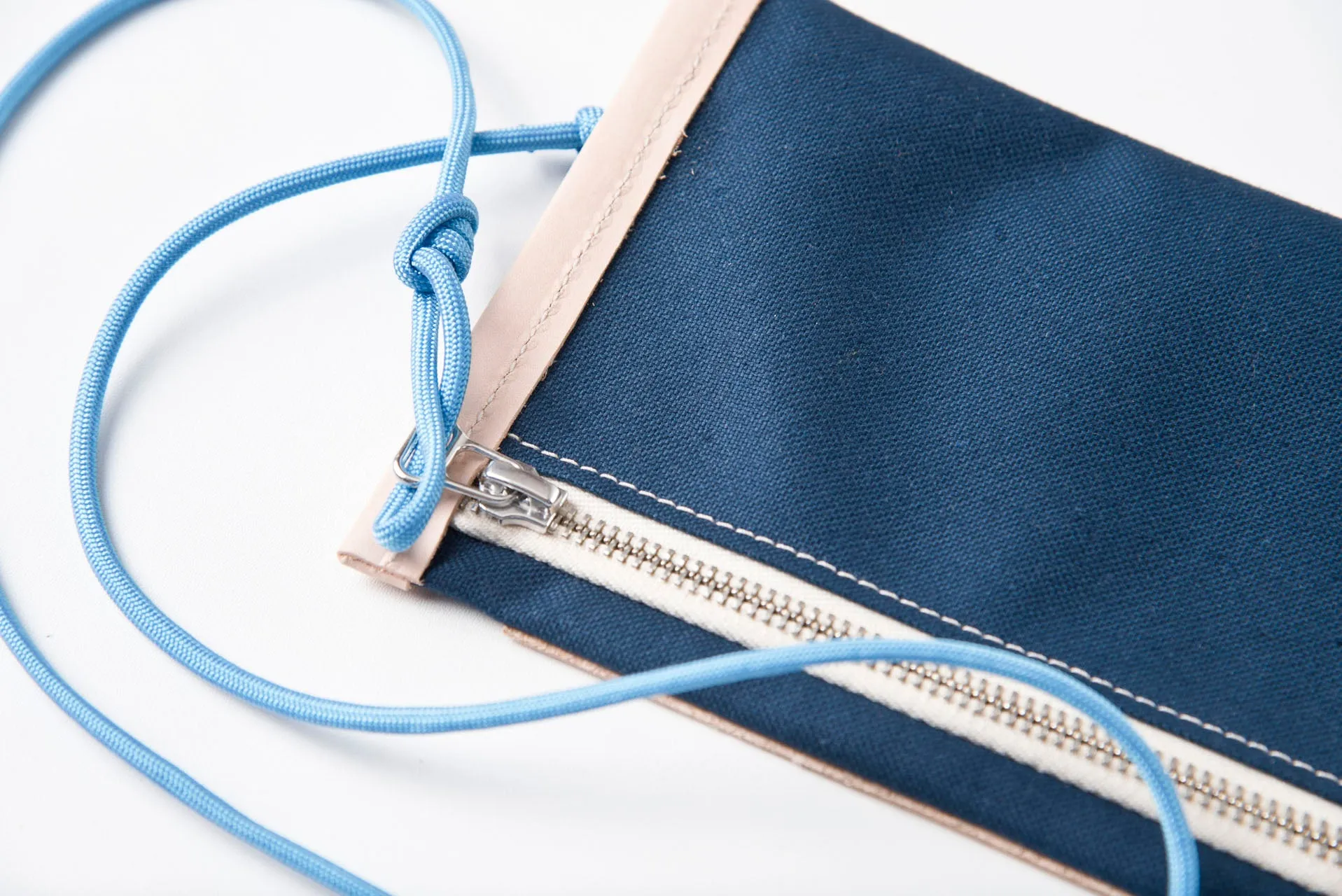 CHEST POUCH- linen/ prussian