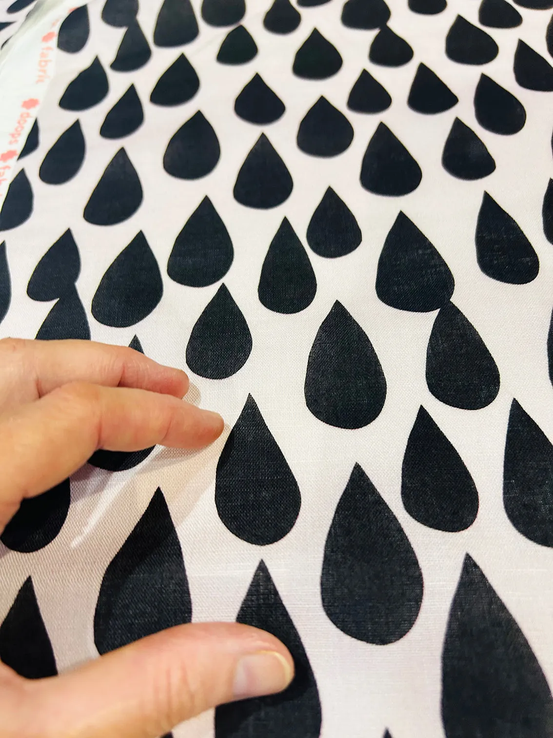 Drops (black) organic cotton linen