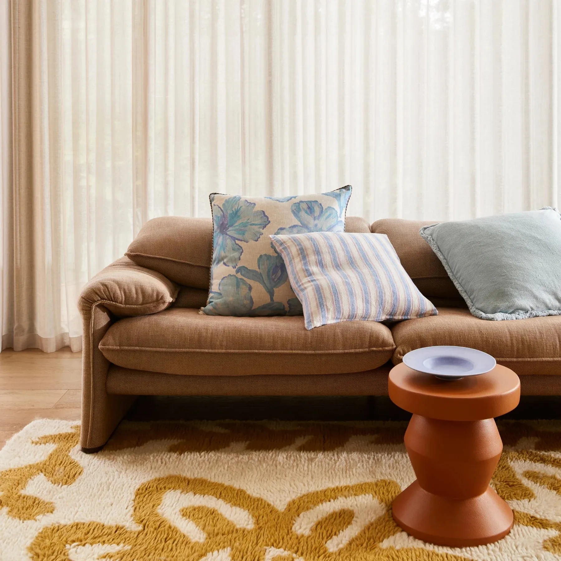 Levan Cushion
