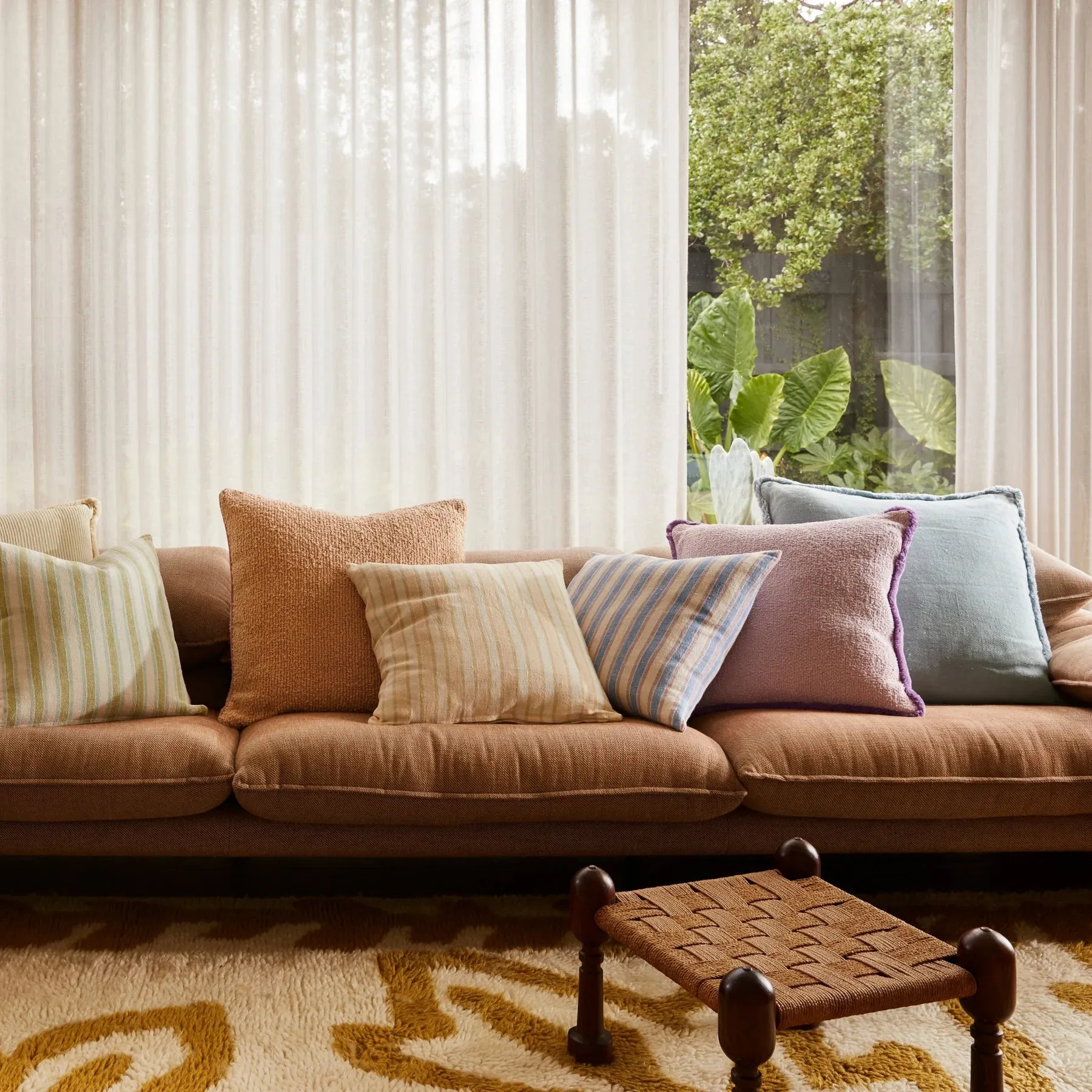 Levan Cushion