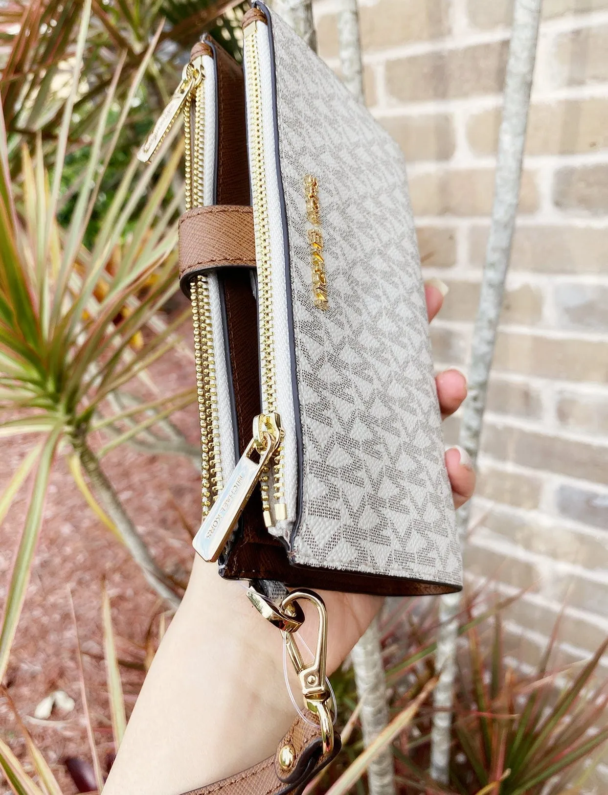 Michael Kors Jet Set Double Zip Wristlet Phone Wallet Vanilla MK
