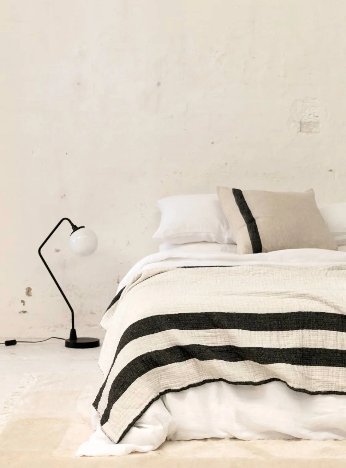 Nadir Linen Pillow 23”x23”