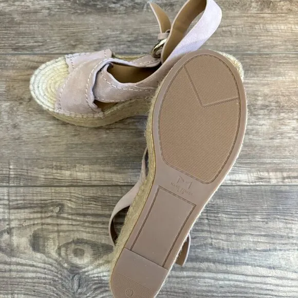 NEW Marc Fisher Aria Scalloped Sling Back Flat Wedge Sandal in Cipria Suede 9.5