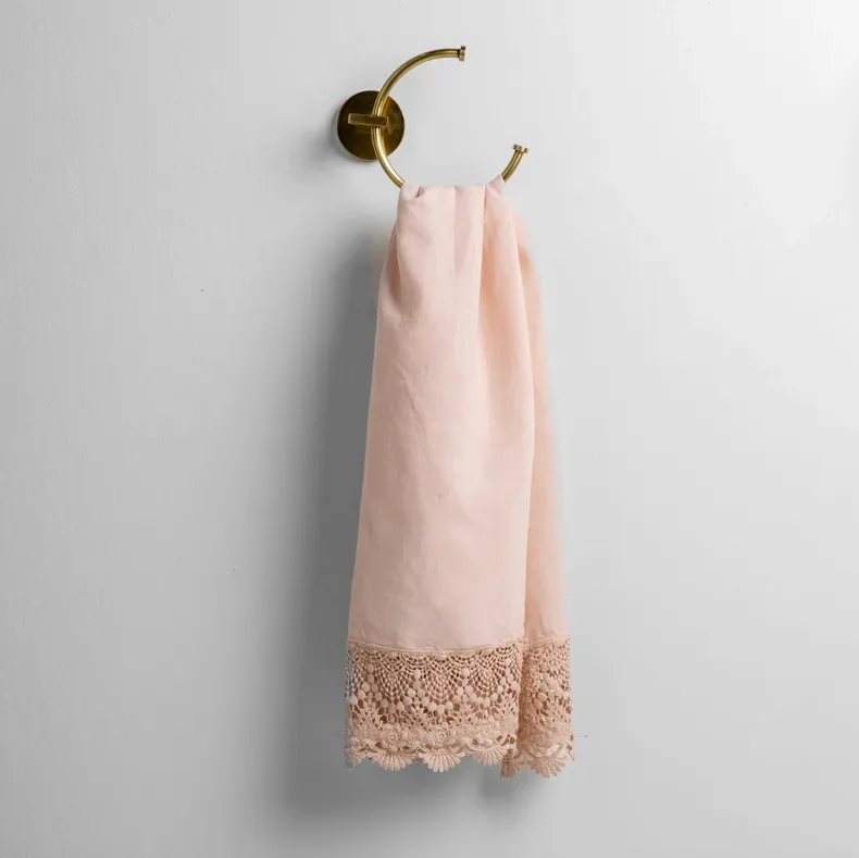 Paloma with Mattine Lace Guest Towel