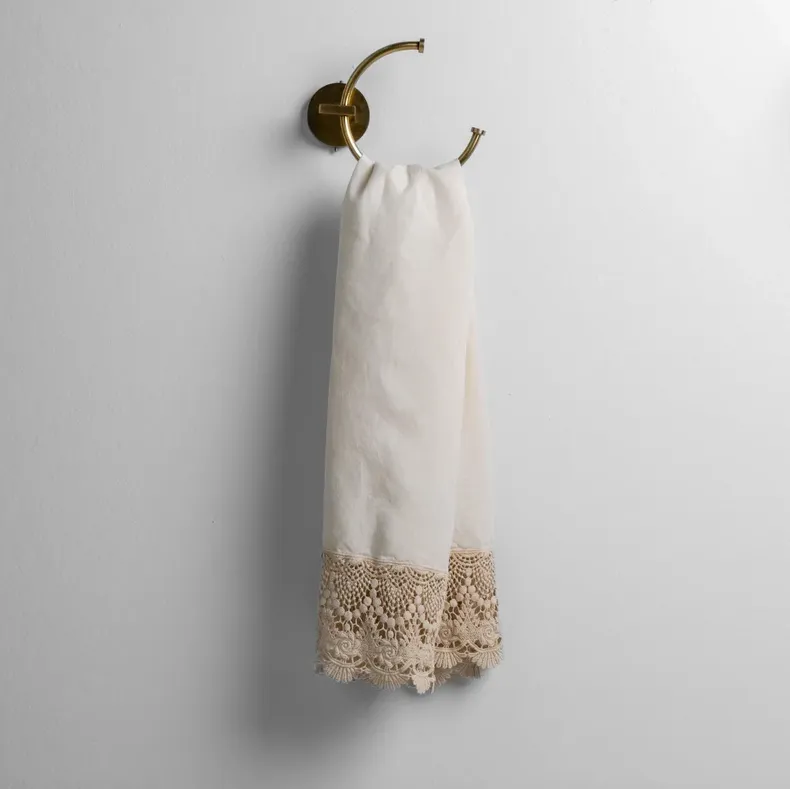 Paloma with Mattine Lace Guest Towel