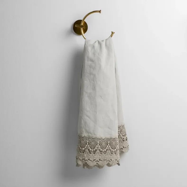 Paloma with Mattine Lace Guest Towel