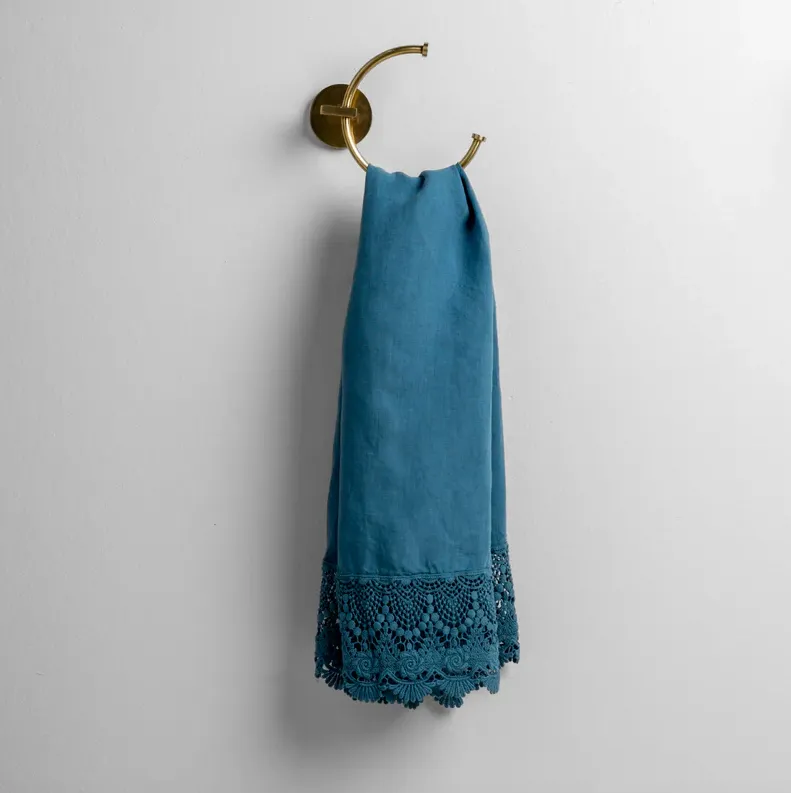 Paloma with Mattine Lace Guest Towel