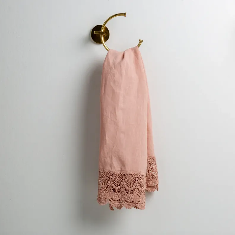 Paloma with Mattine Lace Guest Towel