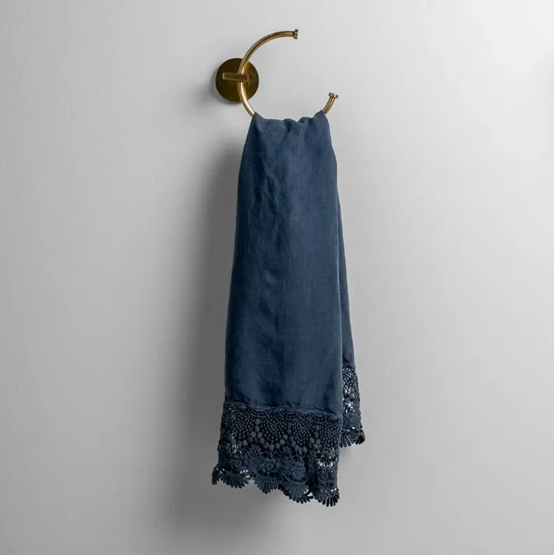 Paloma with Mattine Lace Guest Towel