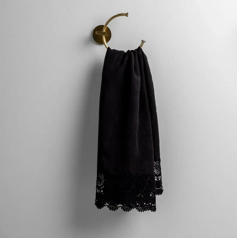 Paloma with Mattine Lace Guest Towel