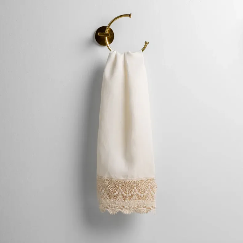 Paloma with Mattine Lace Guest Towel