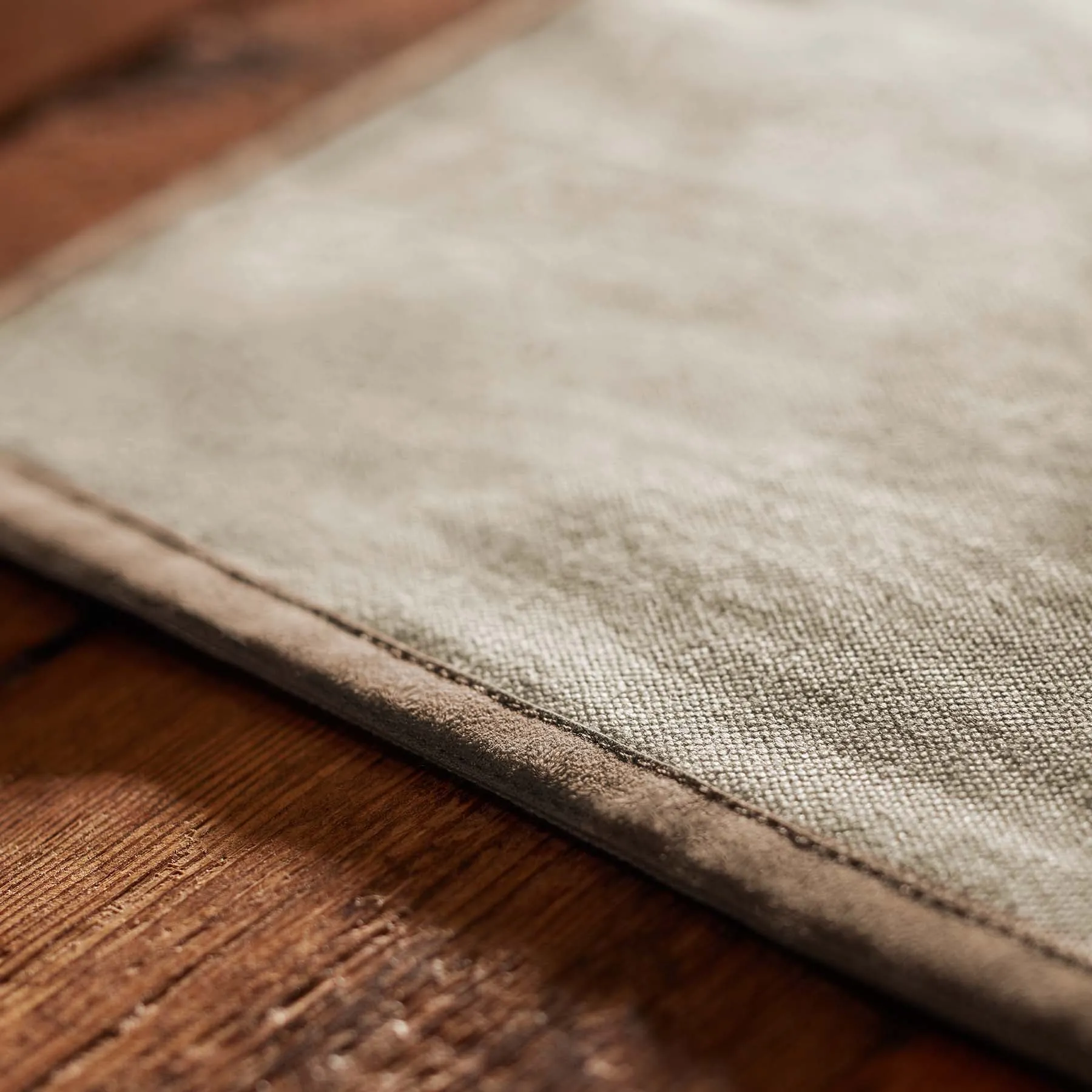 Placemat with Suede Trim - Souris