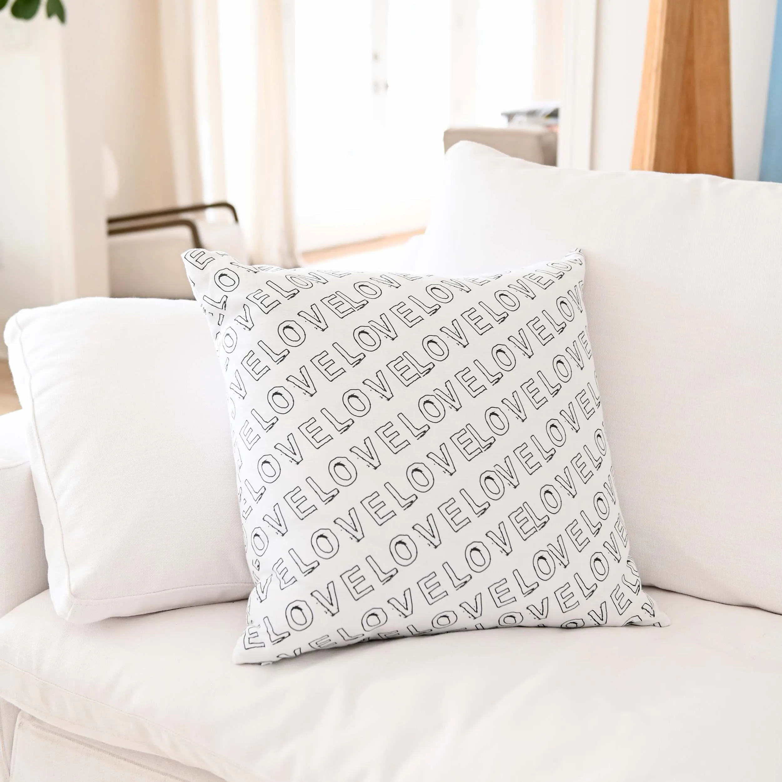 Sketch In Love Pillow Black