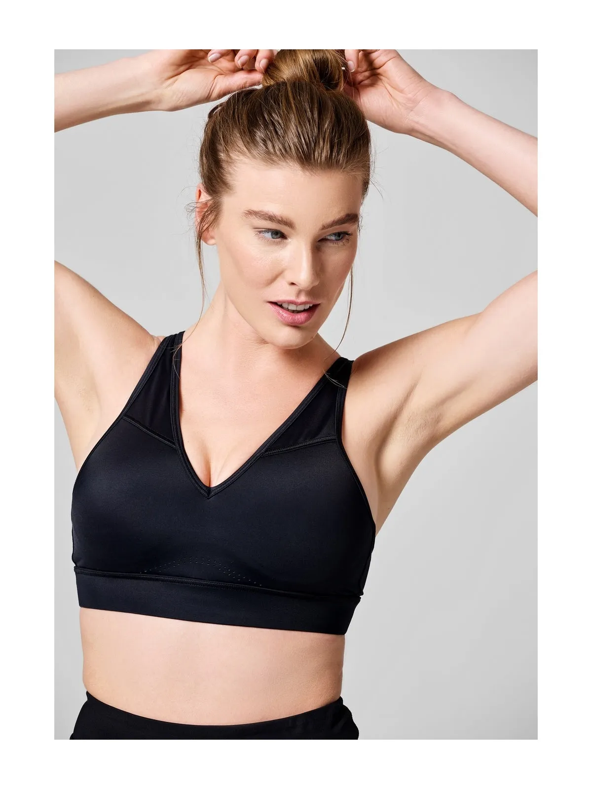 Stanik treningowy CASALL Multifunctional Straps Sports Bra czarny